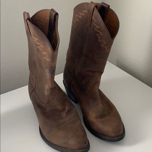 Never worn size 12 Ariat boots